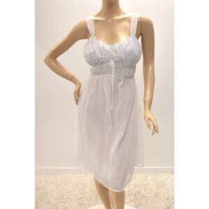 Vintage 1960s Charmode Nightie Nightgown sz 38 Nylon Fitted Bust Negligee Linger